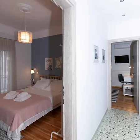 Large, Sunny, Modern Fully Renovated, Next To Agia Sofia Apartman *